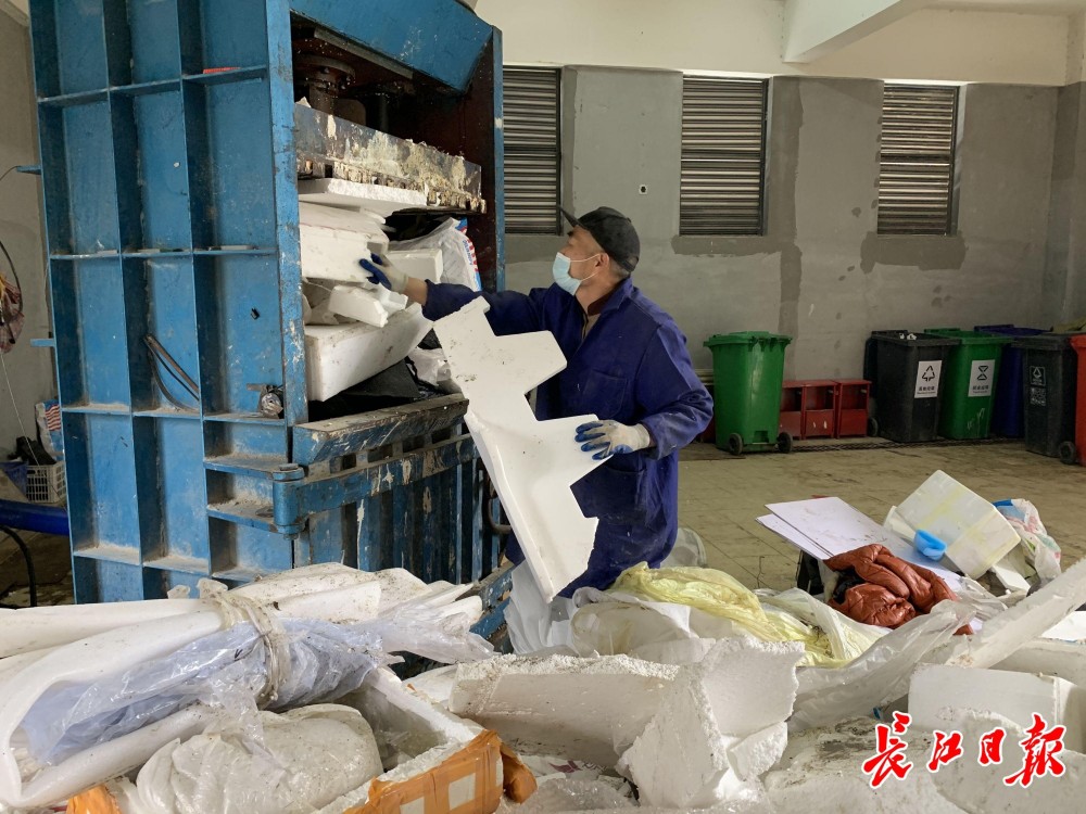 这个小区建"垃圾屋",将垃圾分类打包处理_腾讯新闻