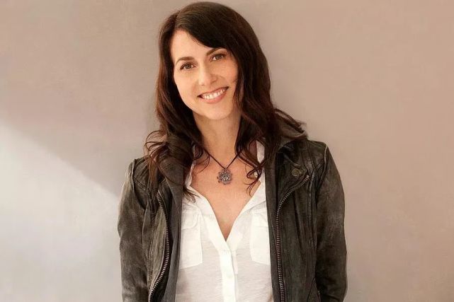 她活成了自己|麦肯齐·斯科特|世界首富|贝佐斯|亚马逊