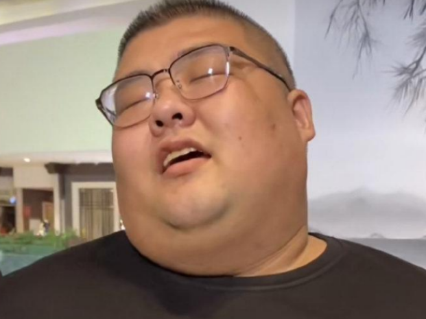 千万网红吃播博主"泡泡龙"去世,年仅29岁,曾长期暴饮暴食_腾讯新闻