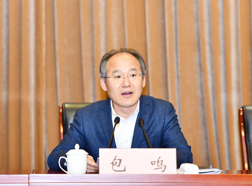 市委副书记,市长,市委党史学习教育领导小组副组长包鸣在主持会议时