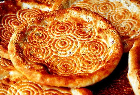 讲解员与您共享伊宁味道馕