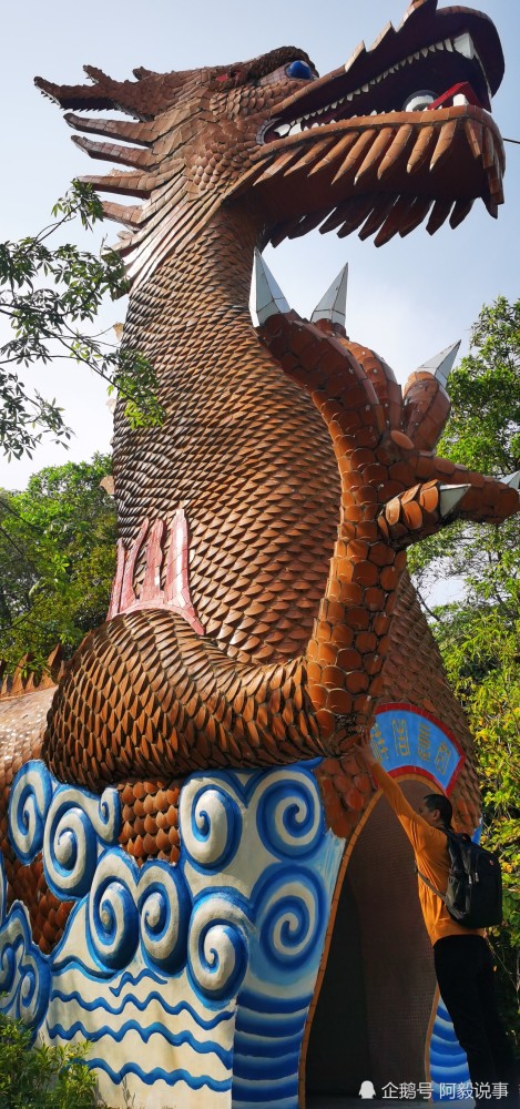 四海翻腾云水怒五洲震荡风雷激梅州万佛园中华龙