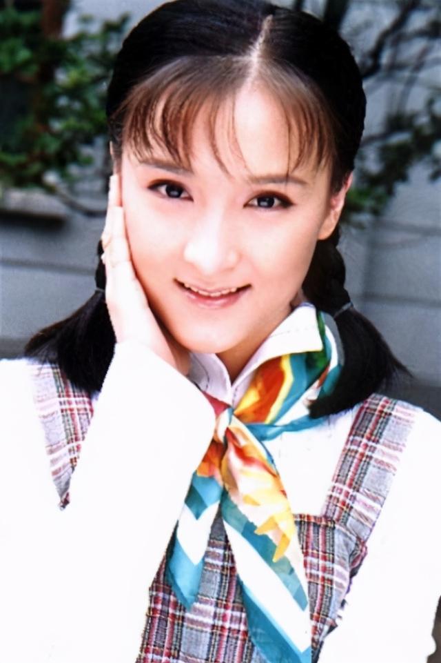 不过可惜的是饰演方瑜的李钰香消玉殒,饰演梦萍的乐珈彤早已退圈