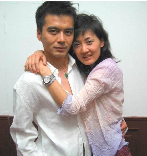 许亚军"半生风流",为何今甘做"老婆奴"?看看老婆是谁就知道