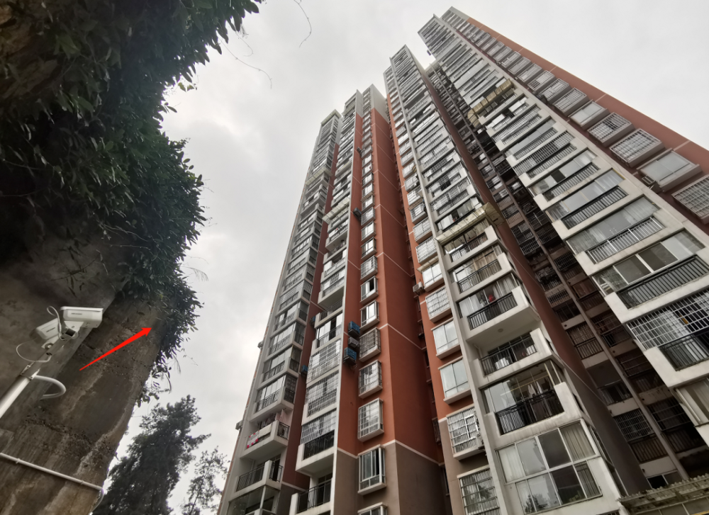 贵州一小区装16个朝天摄像头 这波操作666 腾讯新闻