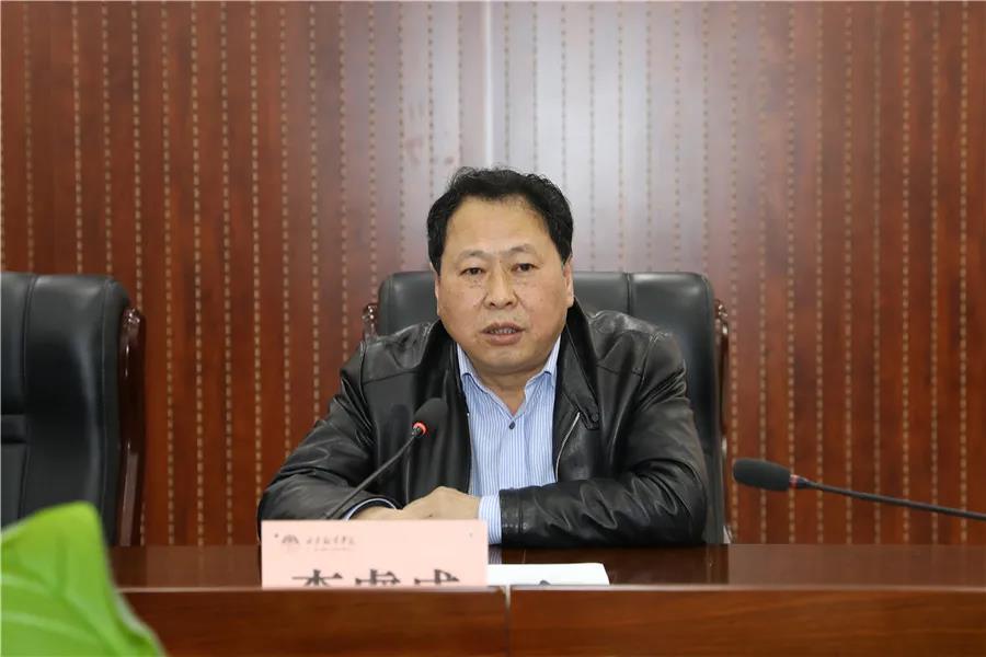 执行董事崔智林,政府督导专员,党委书记李虎成出席会议并讲话.