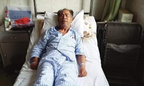 老人|62岁老人持续高热不退，医生告知原因，五个子女没人敢靠近！