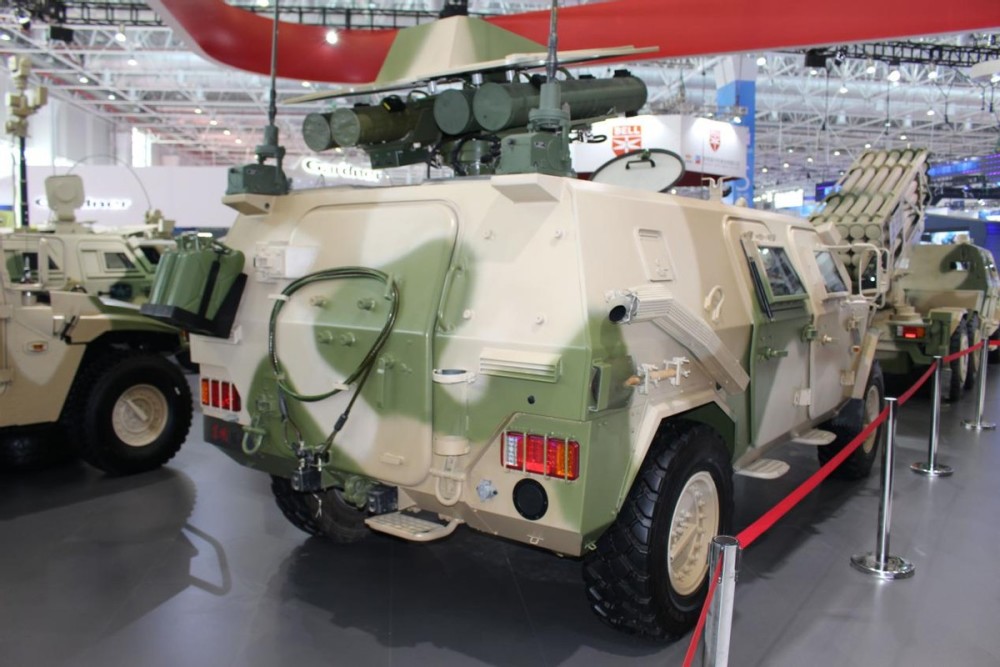 作为旅级重型反坦克导弹已经大规模装备部队,并且衍生出了履带底盘