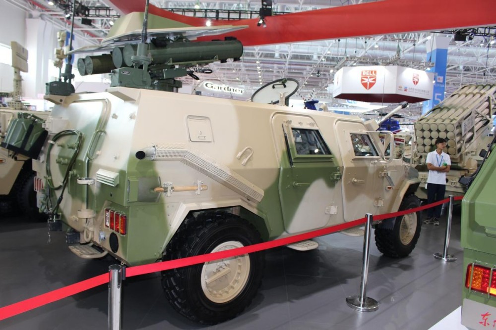 作为旅级重型反坦克导弹已经大规模装备部队,并且衍生出了履带底盘