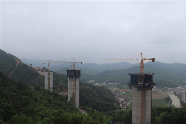 热泪盈眶,江西唯一交通部试点工程,萍莲高速通车倒计时