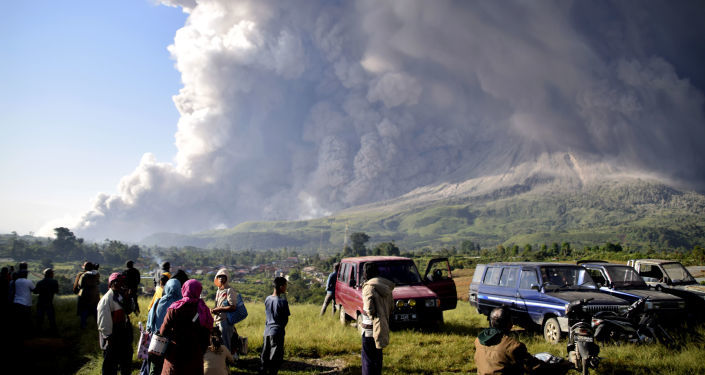 火山|印尼最活跃火山喷出1200米的火山灰柱