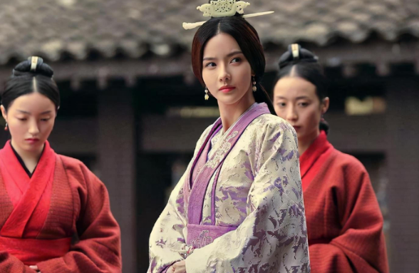 霸占的人妻也是不计其数,尤其喜欢容颜美丽的人妻,秦朗是秦宜禄的儿子