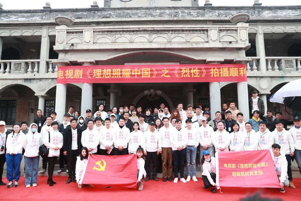 张艺兴《理想照耀中国》开机 化身物理系天才演绎战火中的理想(图3)