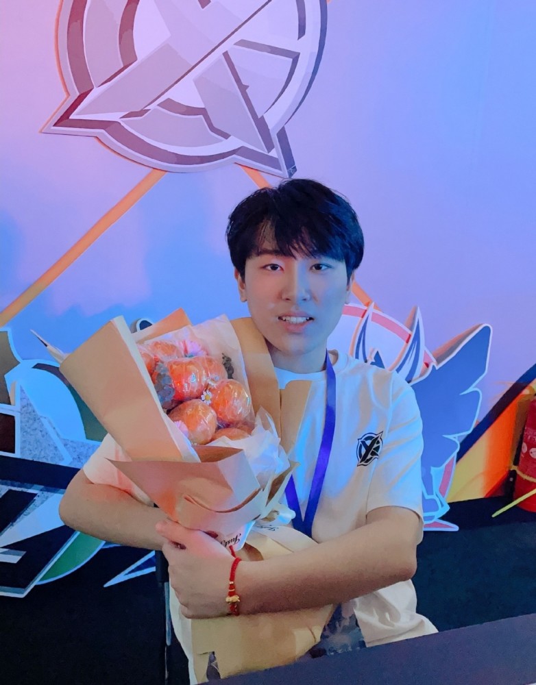 xyg二连胜赛后采访秀豆九月赛后互相尬吹大仙捂脸两个憨憨