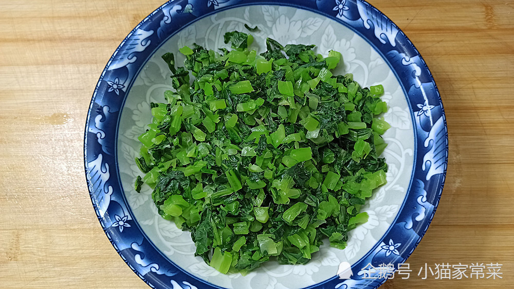 教你素炒大叶青菜的做法是一道口味清淡好吃下饭的一道菜