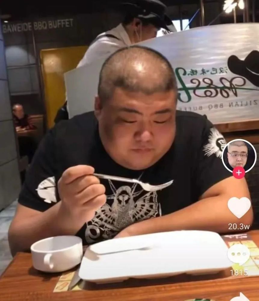 29岁网红泡泡龙,死于吃播_腾讯新闻