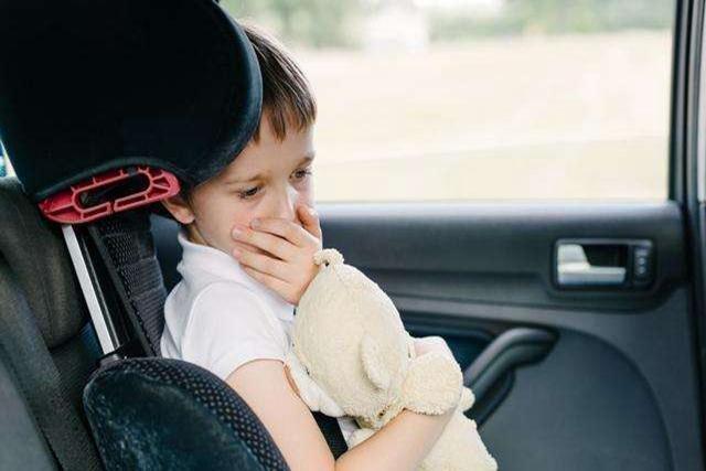 孩子为什么会晕车孩子晕车怎么办这些必备的常识家长要知道