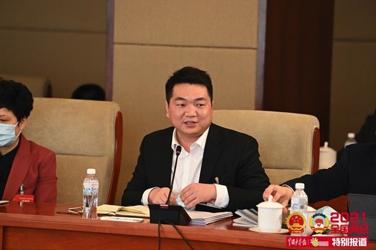 全国人大代表杨金龙建立编程课程体系并编制统一教材