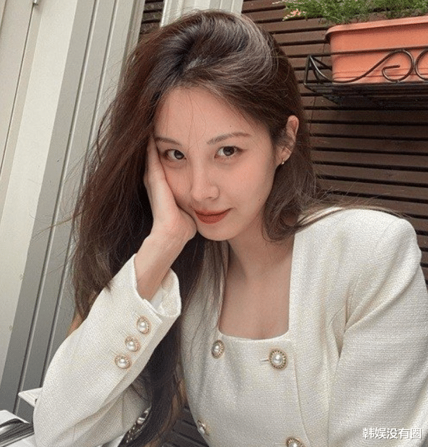 少女时代徐贤ins晒私照展示了清纯又性感的日常面貌