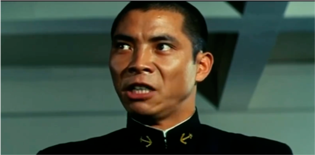 在昭和时代的日本陆军因为作战需求,士兵们往往会将自己的发型剃成短