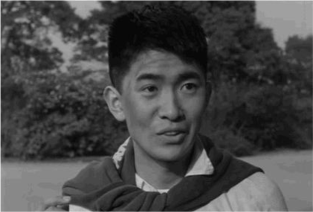 这个时代的昭和男儿们发型也开始从昭和时代的保守转变成的时尚,百花