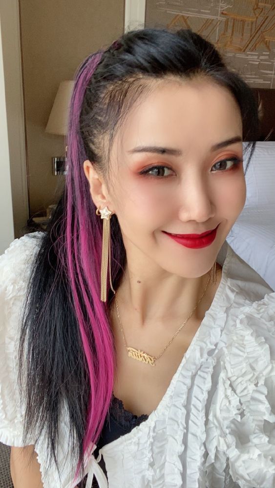 因一首歌爆红的神曲歌手近况庞麦郎进精神病院庞龙当老师