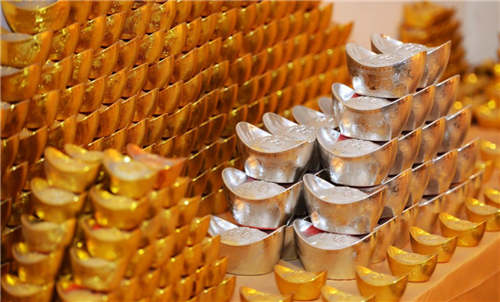 找和珅,钱到位,官职就到位,等到嘉庆帝抄和珅家时,金银财宝几车几车运