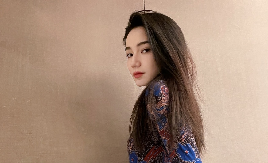 好在2021年《暴风眼》的播出让大家终于见识到了这个宝藏女孩,没想到