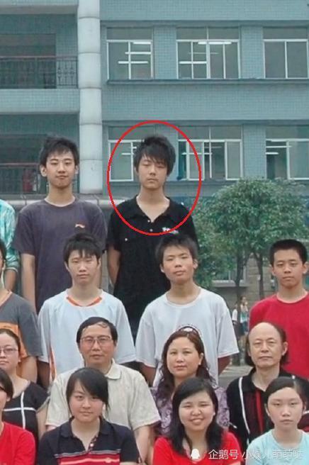 肖战旧照片曝光从童年到学生时代哪张是颜值最低值
