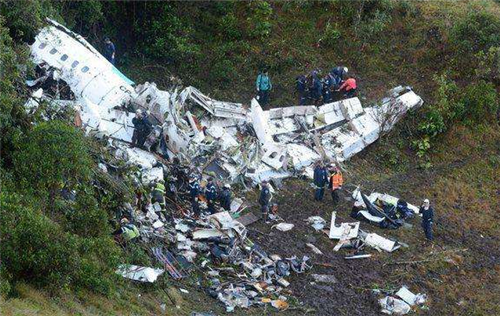 1987年8月16日,美国西北航空公司225次航班坠毁,飞机上157人中只有1