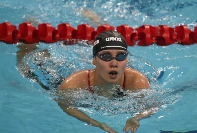 打开腾讯新闻,查看更多图片 >因为身体原因,戴国宏的扁桃体经常发炎