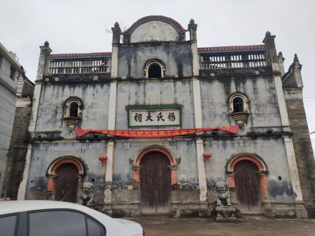 我这些年游历江西各地,见过了数百座祠堂,从来没有见过杨氏大祠堂这种