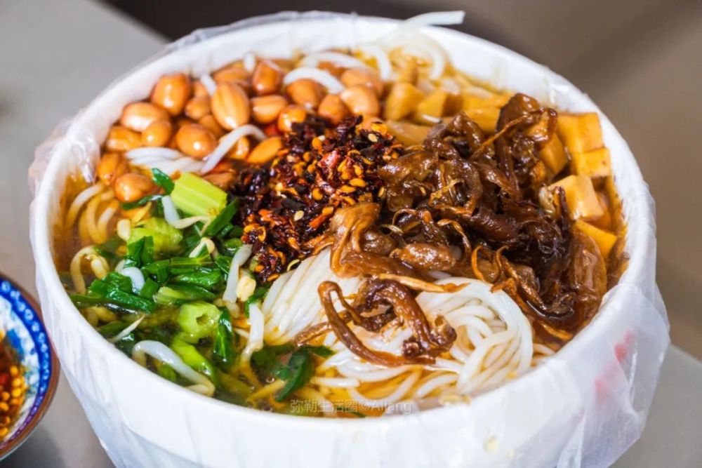 弥勒消防队旁的神级小吃店,火了23年!外省人专门导航去吃!