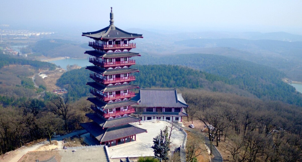 其实原因很简单,因为紫蓬山在合肥不仅知名度很高,而且确确实实非常