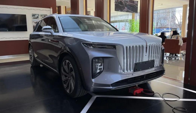 奔驰gls碰上硬茬燃油版红旗hs9提上日程尺寸堪比加长版揽胜