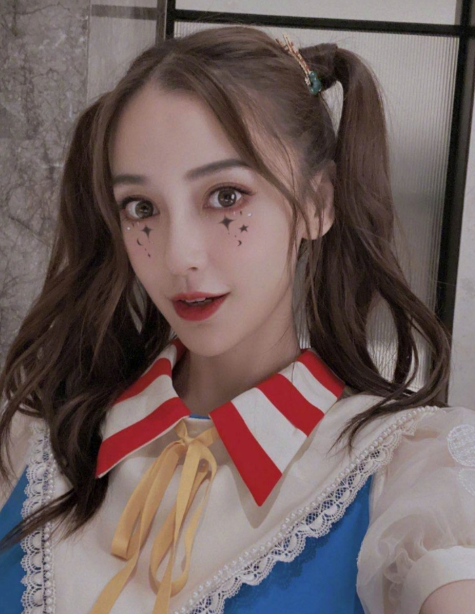 关晓彤小丑女造型太辣!