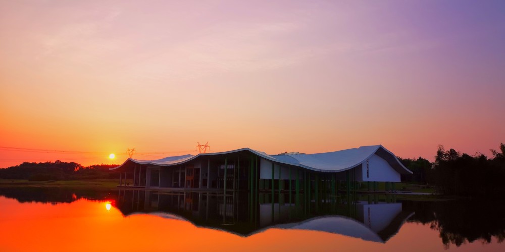 仙鹤湖湿地园邀市民来踏春免费发放树苗