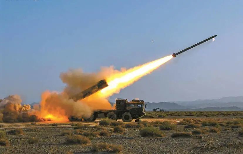 首次300毫米远火精准命中海上移动目标解放军近期密集展示反舰能力