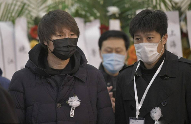 迟尚斌指导一路走好孙继海从新疆归连参加追悼会韩文海哭得很伤心