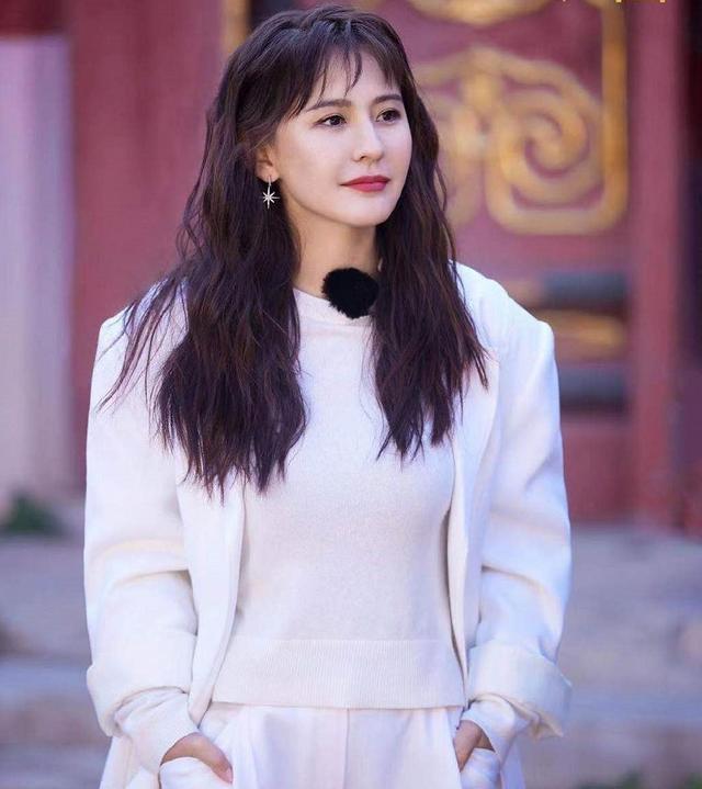 热依扎产女后,3天减重10斤,明星果然都是胖着玩玩的