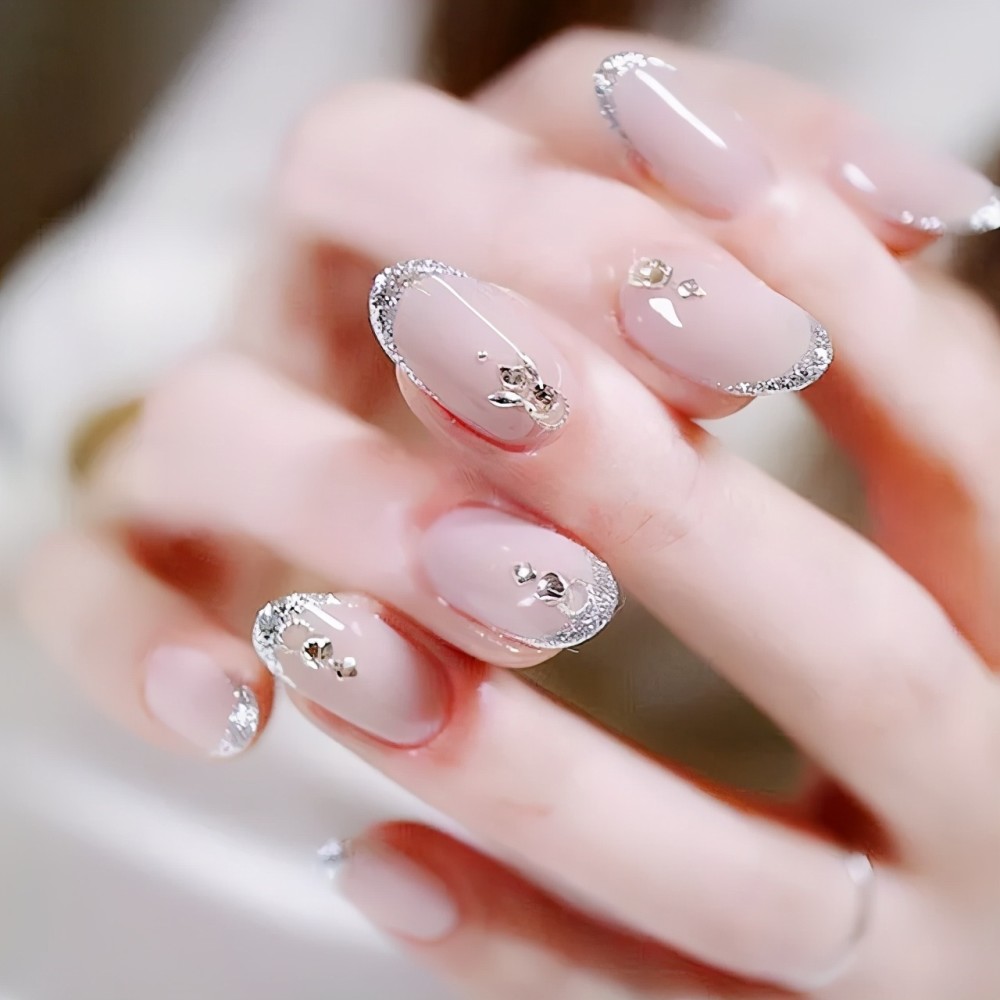 春天做款透明感美甲简直太美了