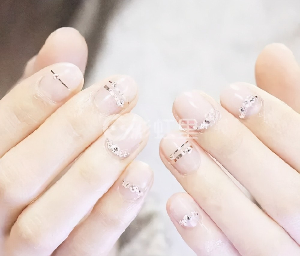 春天做款透明感美甲简直太美了