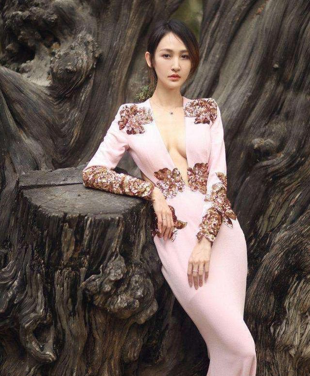 舞台演员,她还曾因为参加了一档档综艺节目的舞台比赛和王皓发生争执