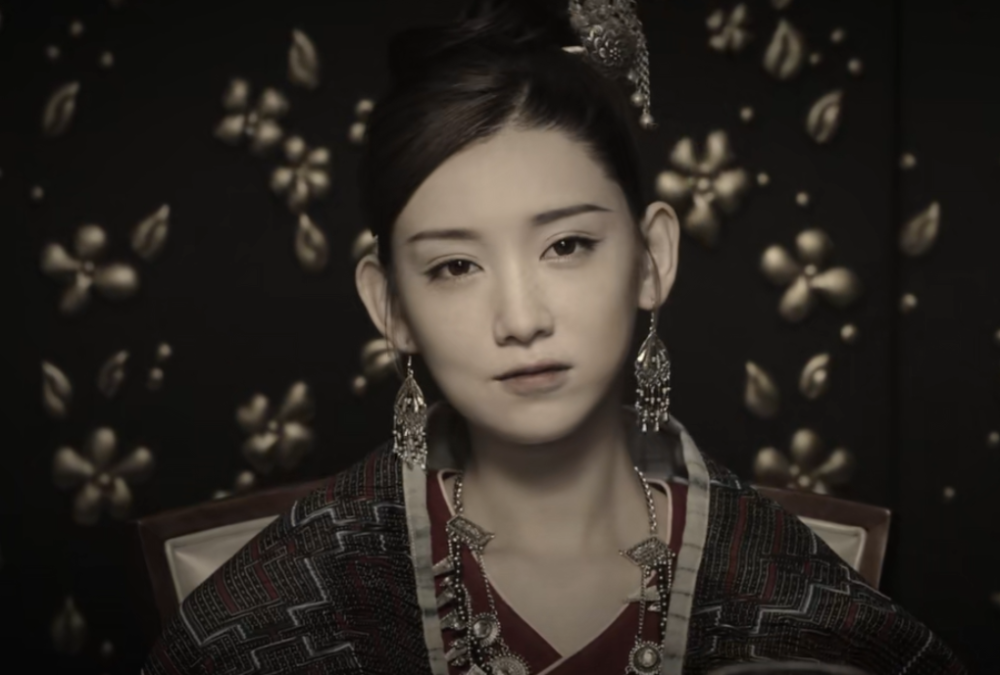 《司藤》沈银灯:美女皮下"非男非女",给丈夫央波用"致幻术"_腾讯新闻