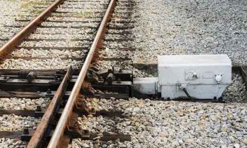 南京地铁挤岔掉道脱轨原因曝光