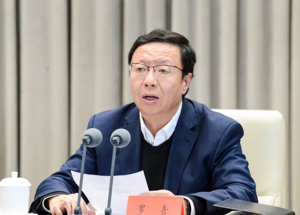 盟领导杨文胜,黄庆新,贺希格布仁,赵生出席会议.