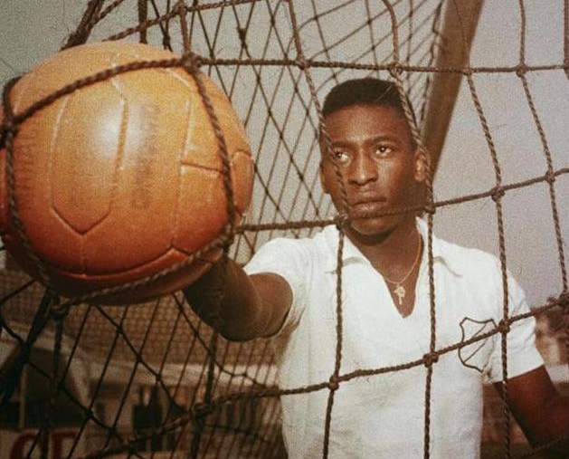 79岁球王贝利现状,尿道感染身体虚弱,不见日本娇妻,疑似被抛弃