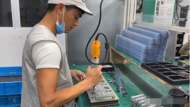 深圳属于有钱有能力的奋斗者电子厂打螺丝没有出息的