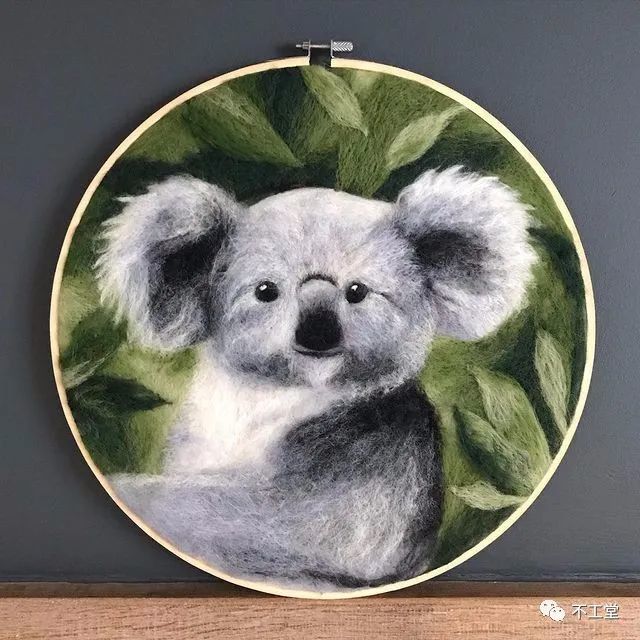 来自英国debbie daley是位毛毡艺术家,她的平面毛毡画非常出色,羊毛