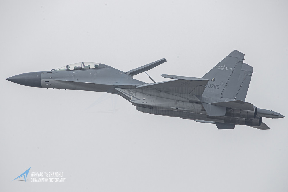 美国空军的f-15ex战斗机具备携带高超音速导弹的能力,给歼-16重型战斗